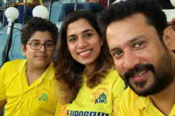 சீரியல் நடிகரும், பிக்பாஸ் பிரபலமுமான தீபக்கின் சில அழகான புகைப்படங்கள்