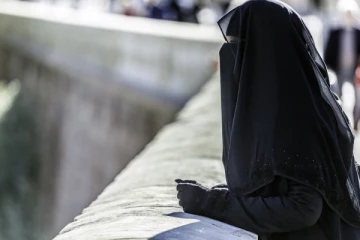 காதலுக்கு எதிர்ப்பு; பர்தாவை அணிந்து யுவதியை கடத்தி வன்புணர்வு