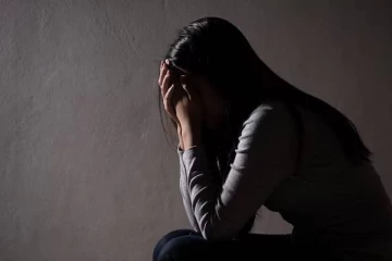 ரூ.50 ஆயிரம் கடனை அடைப்பதற்காக நண்பரிடம் மனைவியை விற்ற கணவர்