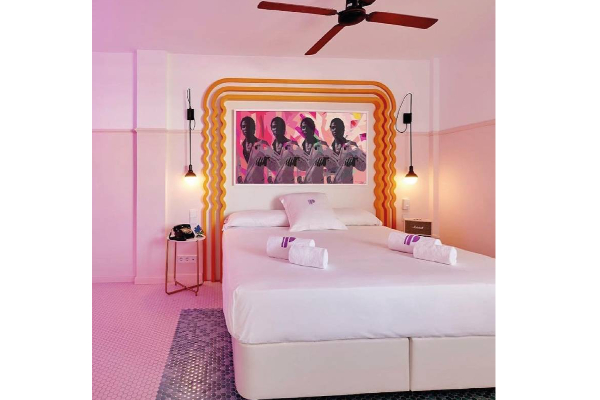 ஸ்பெயினை சேர்ந்த சொகுசு ஹோட்டலுக்கு இப்படி ஒரு மவுசா... அதுவும் கட்டணமே இல்லையாம்! | Spanish Hotel Offers A Free Stay In Its Suite