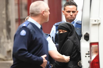 அவுஸ்திரேலியாவில் தண்டனை பெற்ற போதும் புன்னகைப் பூத்த ”சின்ன பெண் தீவிரவாதி”