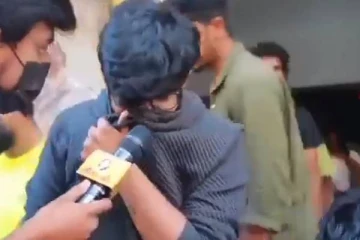 வந்த பாரு எங்கள அடிக்கணும்!! பீஸ்ட் பாத்துட்டு துண்டை போட்டு தலை தெரிக்க ஓடிய ரசிகர்கள்..