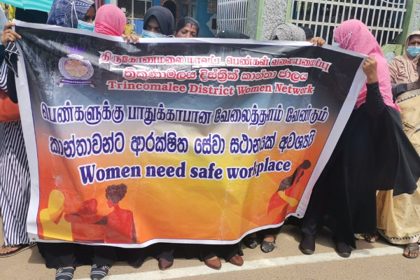 சிறுவர் மற்றும் பெண்களுக்கெதிரான வன்முறைகளுக்கு எதிராக கவனயீர்ப்பு போராட்டம் முன்னெடுப்பு (Photos) | Attention Mullaitivu Violence Children And Women