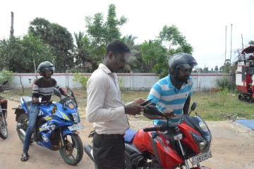 மட்டு.வவுனதீவில் எரிபொருள் விநியோகம்(Photo)