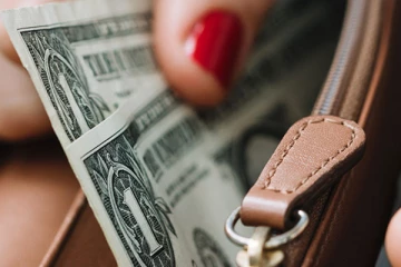 ஒரு டொலரின் தற்போதைய விற்பனை விலை எவ்வளவு தெரியுமா? இன்றைய நாணய மாற்று விகிதம்