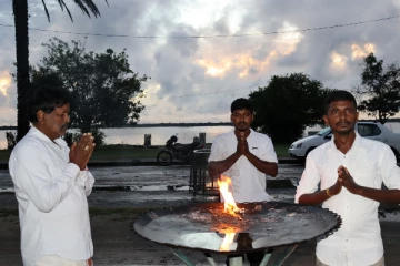 உயிர் நீத்த உறவுகளுக்கு மாவீரர் நாளில் கண்ணகி அம்மன் ஆலயத்தில் ஆத்ம சாந்தி வழிபாடு!
