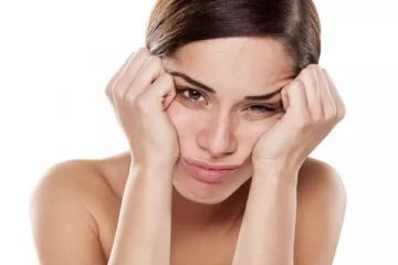 කම්මුල් වලට හානි කරන ඔබේ වැරදි පුරුදු.