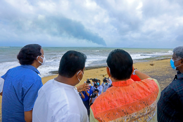 எக்ஸ்பிரஸ் பேர்ல் கப்பல் விபத்தால் பாதிக்கப்பட்ட மீனவர்களுக்கு நிவாரணம் வழங்க தீர்மானம்! | Express Pearl Ship Accident Issues எக்ஸ்பிரஸ் பேர்ல் கப்பல் விபத்தால் பாதிக்கப்பட்ட மீனவர்களுக்கு நிவாரணம் வழங்க தீர்மானம்! | Express Pearl Ship Accident Issues