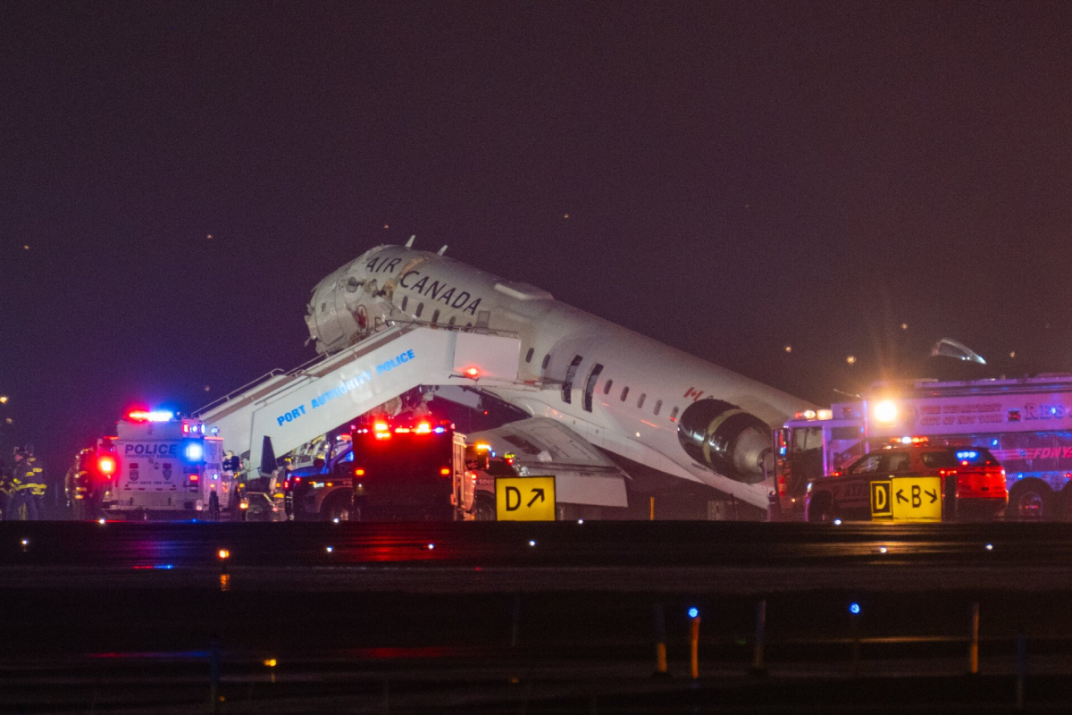 வெளிநாடொன்றில் பயணிகளுடன் விபத்தில் சிக்கிய ஏர் கனடா விமானம்! | Air Canada Flight Collided New York வெளிநாடொன்றில் பயணிகளுடன் விபத்தில் சிக்கிய ஏர் கனடா விமானம்! | Air Canada Flight Collided New York