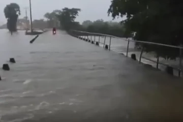 மட்டக்களப்பில் கடும் மழை; கிரான் பாலத்தினை ஊடறுத்து பாயும் வெள்ளம்