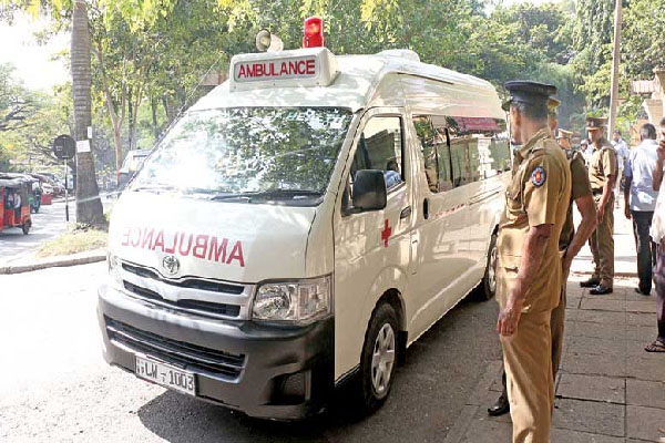 மேலும் ஒரு விபத்து சம்பவம்; தலைகீழாக கவிழ்ந்த பயணிகள் பேருந்து | One More Accident Incident