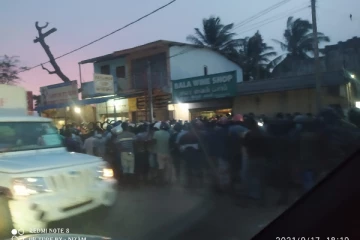 பெருங்‘குடி’ மக்களால் மன்னாரில்  ஏற்பட்டது வாகனநெரிசல்