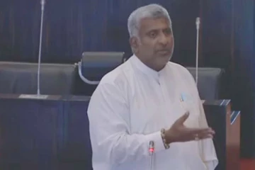 " සමහර මන්ත්‍රීවරු පාර්ලිමේන්තුවට එන්නේ අනුන්ගේ ඇඳුම් ඇඳගෙන " ඇමති ප්‍රසන්න පාර්ලිමේන්තුවේ දී සංවේදීව දුක කියූ හැටි