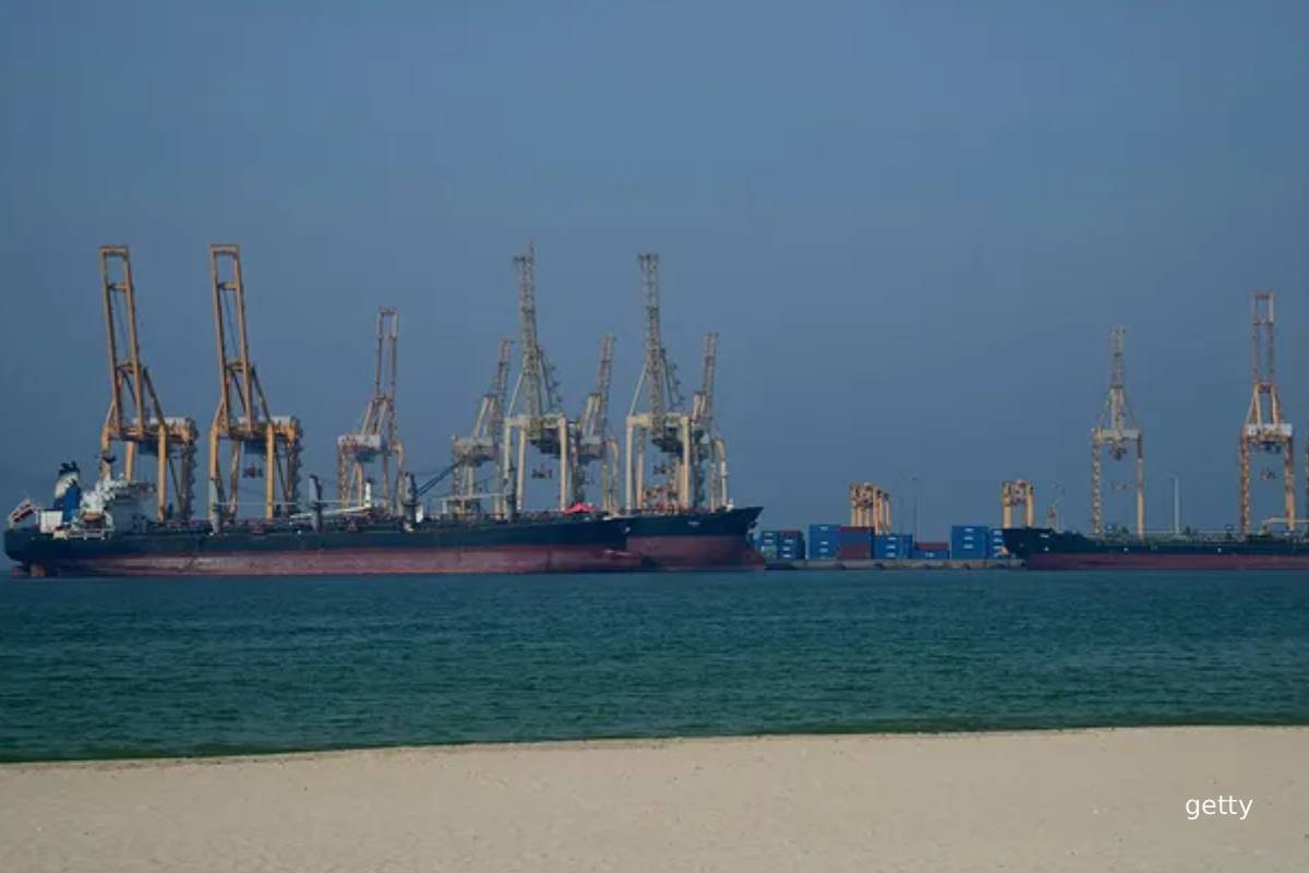 ஹார்முஸ் நீரிணையை மூடியதாக ஈரான்... கப்பல்கள் கொளுத்தப்படும் எனவும் எச்சரிக்கை | Iran Shuts Strait Of Hormuz