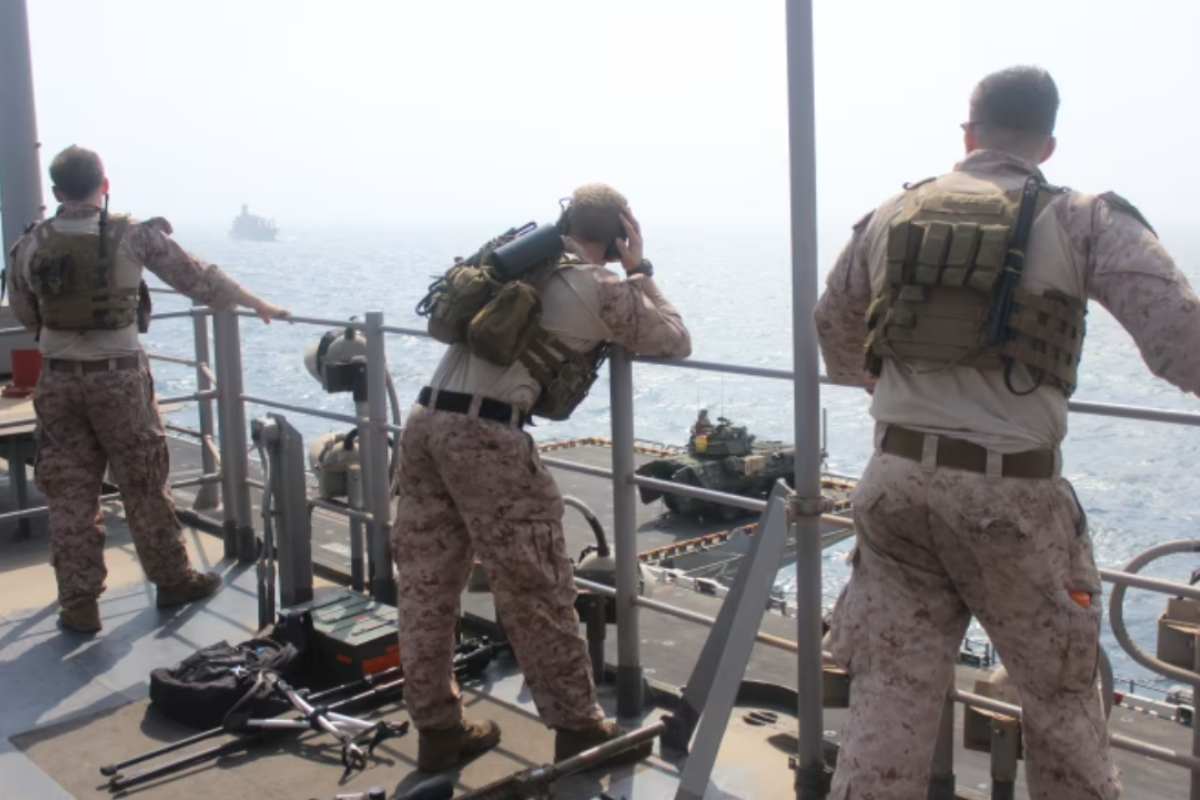 மிக சக்திவாய்ந்த ஆயுதத்தை வெளிக்கொணர்ந்த ஈரான்.. ட்ரம்பை திணற வைக்கும் அணுசக்தியை விஞ்சிய யுக்தி! | Iran Chose Hormuz Over Nuclear Weapon