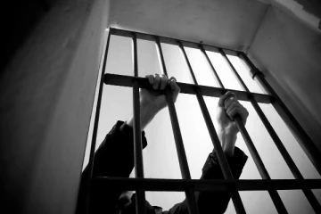 மகனை கொன்ற தந்தை சிறையில் தற்கொலை