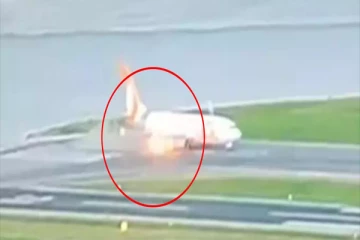 தீப்பிடித்த விமான எஞ்சின்: வைரலாகும் வீடியோ