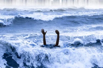 உயிருக்குப் போராடிய இளைஞனை காப்பாற்றிய பொலிஸார்