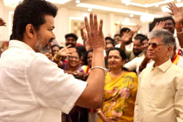 தவெக பொதுக்குழு கூட்டம்..அப்பா, அம்மா IN!! விஜய்யை ஒதுக்கி வரும் மனைவி சங்கீதா.. | Sangeetha Not Attended Vijay Tvk General Meeting