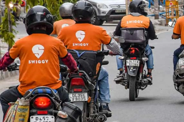 உணவில் கூட மதப் பிரிவினையா; இஸ்லாமிய  டெலிவெரி மேனை  நிராகரித்த  வாடிக்கையாளர்! | Customer Rejected The Islamic Delivery Man