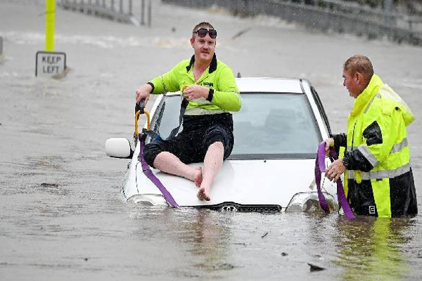 ஆஸ்திரேலியாவில் பரிதாபமாக உயிரிழந்த இந்திய பெண்! | Indian Woman Dies In Australia Queensland Floods