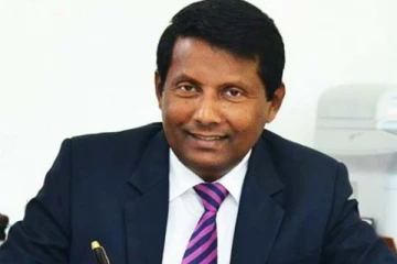 பதவி விலகிய  பரீட்சை ஆணையாளர்!