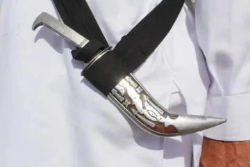 ஆஸ்திரேலியாவில் பாடசாலைக்கு சீக்கிய மாணவர்கள் கத்தியை எடுத்து செல்ல அனுமதி!