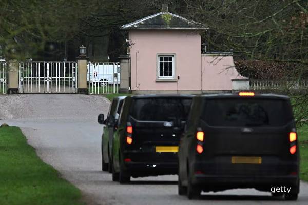 அரண்மனை இரகசியங்கள் கசியலாம்... ஆண்ட்ரூ தொடர்பில் கடும் நெருக்கடியில் அரச குடும்பம் | Andrew Could Expose Secrets அரண்மனை இரகசியங்கள் கசியலாம்... ஆண்ட்ரூ தொடர்பில் கடும் நெருக்கடியில் அரச குடும்பம் | Andrew Could Expose Secrets