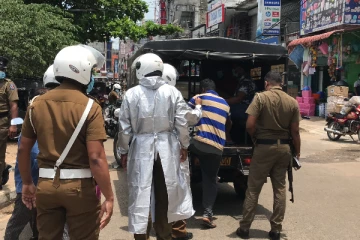 இளைஞர்களை தாக்கி, சித்திரவதை புரிந்த கும்பல் - யாழில் பெண்கள் உள்ளிட்ட ஐவர் கைது