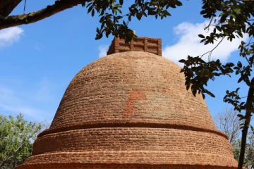 நீதிமன்ற கட்டளையை மீறி முற்றுப் பெற்றுள்ள குருந்தூர்மலை பௌத்த கட்டுமானம்(Video)