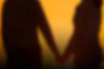 வெளிநாட்டு வேலையில் கணவர்; வீட்டில் உல்லாசத்தில் மனைவி - இறுதியில் நேர்ந்த விபரீதம்!