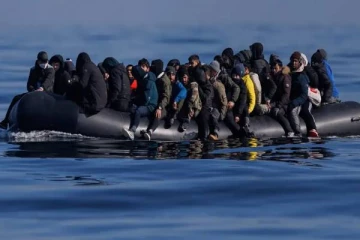 பிரான்சிலிருந்து புலம்பெயர்ந்தோரைக் கடத்துவோருக்கு எதிராக பிரித்தானியாவுடன் கைகோர்க்கும் நாடு