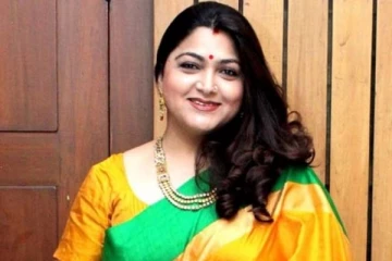 நடிகை குஷ்பு முதுகில் குத்திய டாட்டூ: வெளியான புகைப்படத்திற்கு லைக்ஸை குவிக்கும் ரசிகர்கள்