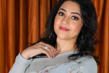 49 வயதில் இளம் நடிகைகளுக்கு டஃப் கொடுக்கும் நடிகை மீனா!! ரீசெண்ட் புகைப்படங்கள்..