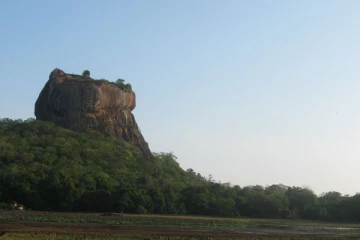இலங்கையின் மன்னர் ஆட்சிக்கு பெருமை சேர்க்கும் சிகிரியா குன்று!