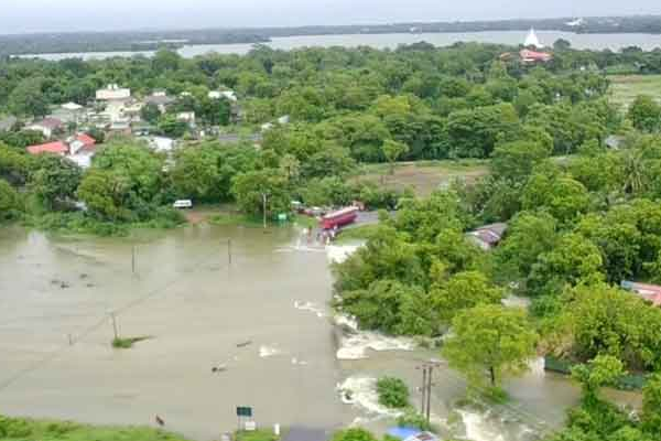 மட்டக்களப்பு மக்கள் மிக அவதானம்.. அரசாங்கம் விடுத்துள்ள அபாய எச்சரிக்கை | Warnings Issued Three River Basins In Batticaloa மட்டக்களப்பு மக்கள் மிக அவதானம்.. அரசாங்கம் விடுத்துள்ள அபாய எச்சரிக்கை | Warnings Issued Three River Basins In Batticaloa