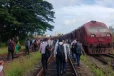 கொழும்பு கோட்டையில் தடம் புரண்ட ரயில் ; பல ரயில் சேவை தாமதம்