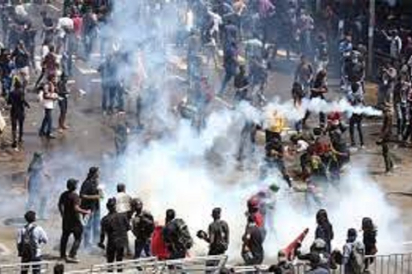 மக்கள் பிரச்சினைக்கு துப்பாக்கி மற்றும் கண்ணீர் புகை மூலம் பதிலளிக்கும் பாசிசவாதியாக ரணில்! - ஐபிசி தமிழ்