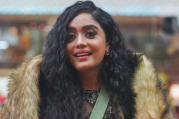 நம்ம பிக்பாஸ் அபிராமியா இது? மிரர் செல்ஃபியில் இப்படியொரு போஸ்-ஆ..