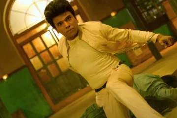 ஊரே சிரிக்குது அண்ணாச்சி ... தியேட்டரிலேயே லிஜண்டை வச்சு செய்து ரசிகர்கள்