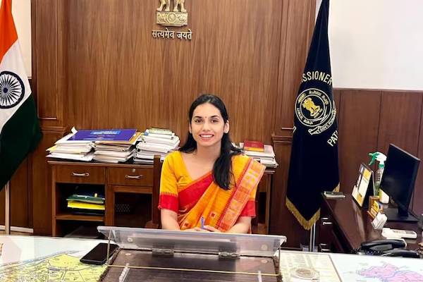 சட்டப் படிப்பை விட்டுவிட்டு..,யுபிஎஸ்சி தேர்வில் தேர்ச்சி பெற்ற பெண் அதிகாரி யார்? | Women Passed Upsc After Leaving Law