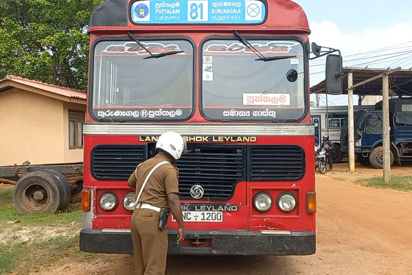 மட்டக்களப்பில் தொடருந்தில் மோதி ஒருவர் பலி (photo) | One Killed In Train Collision In Batticaloa