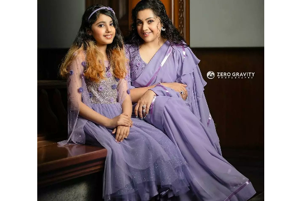 அட நம்ம நடிகை மீனா பொண்ணா இது? பெரிய பொண்ணாக வளந்துட்டாங்க | Is Meena Daughter Gonna Act In Films