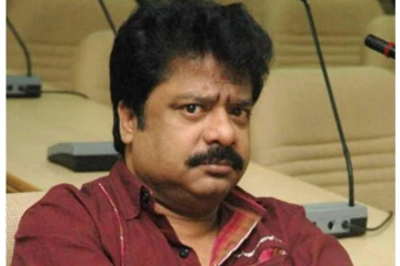 நடிகர் பாண்டியராஜனா இது? இப்போ எப்படி இருக்கின்றார் தெரியுமா? தீயாய் பரவும் புகைப்படம்