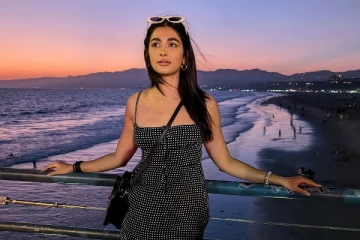 அமெரிக்கா சென்ற இடத்தில் ஷாட் உடையில் போஸ் கொடுத்து சென்சேஷ்னல் ஆன பூஜா ஹெக்டே