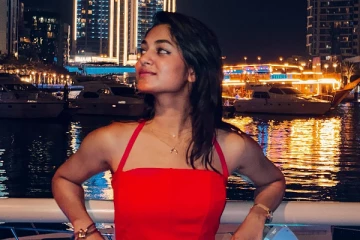 லவ் டுடே இவானா.. நடுக்கடலில் அழகிய போட்டோஷூட்