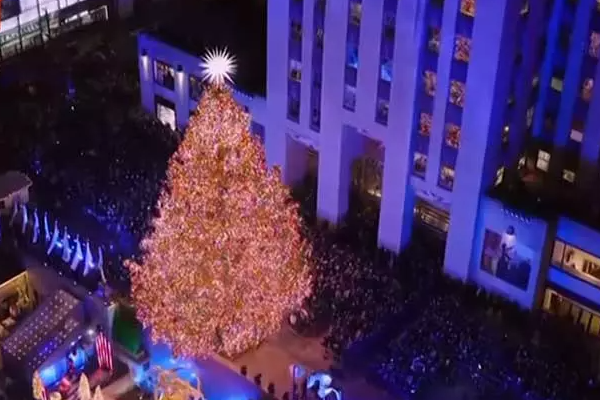 நியூயார்க் நகரில் 7 மாடி உயர பிரம்மாண்ட கிறிஸ்துமஸ் மரம் | 7 Story Giant Christmas Tree In New York நியூயார்க் நகரில் 7 மாடி உயர பிரம்மாண்ட கிறிஸ்துமஸ் மரம் | 7 Story Giant Christmas Tree In New York