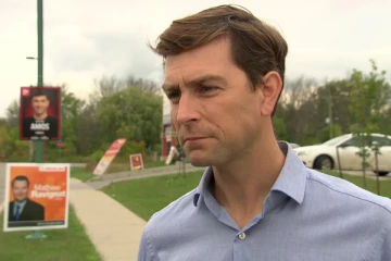 நேரலையின் போது நிர்வாணமாக நின்ற எம்பி- சிறுநீர் கழித்த அசிங்கம்! கனடாவில் பரபரப்பு