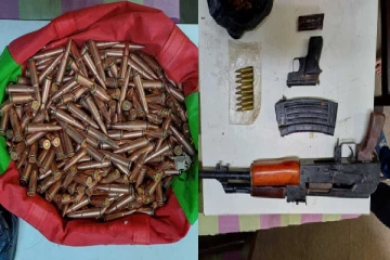 சிறைச்சாலை அதிகாரியின் வீட்டிலிருந்து கண்டுபிடிக்கப்பட்ட பயங்கர ஆயுதங்கள்