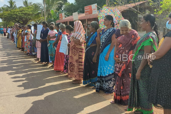 சிம்மாசன உரையில் கூறியதை போல் அதிகார பகிர்வினை வழங்கவேண்டும் - தொடரும் போராட்டம்(படங்கள்) | Continued Struggle Insist North East Integration